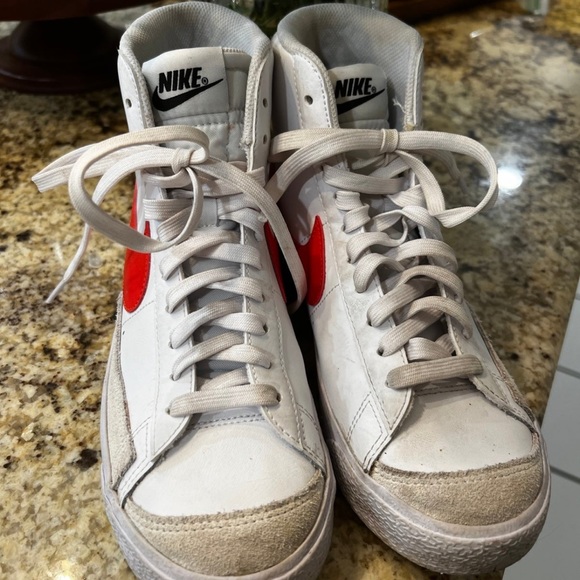 Nike shoes - Picture 1 of 5